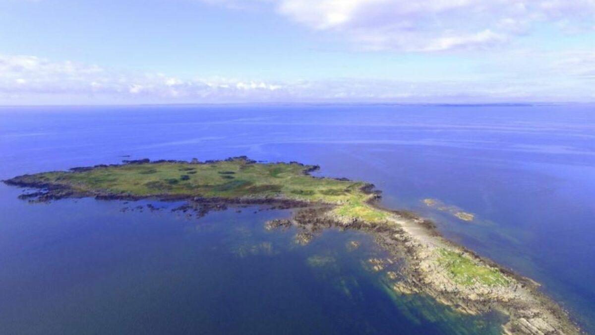 o insulă este scoasă la vânzare pentru cei care vor să scape de agitația de zi cu zi - costă 190.000 de dolari