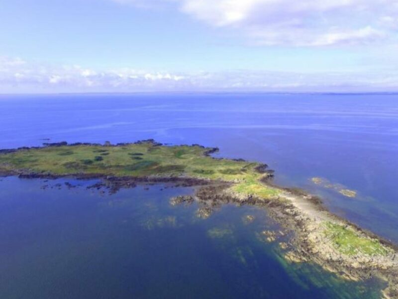 o insulă este scoasă la vânzare pentru cei care vor să scape de agitația de zi cu zi - costă 190.000 de dolari