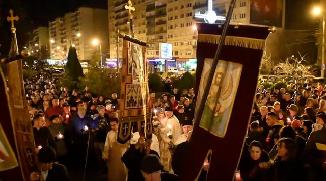 galerie foto: mii de sibieni au celebrat învierea la biserica înălțarea domnului de pe bulevardul mihai viteazu din sibiu