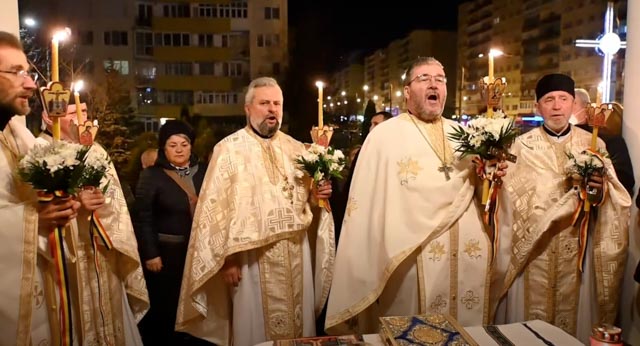 galerie foto: mii de sibieni au celebrat învierea la biserica înălțarea domnului de pe bulevardul mihai viteazu din sibiu