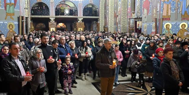 galerie foto: mii de sibieni au celebrat învierea la biserica înălțarea domnului de pe bulevardul mihai viteazu din sibiu