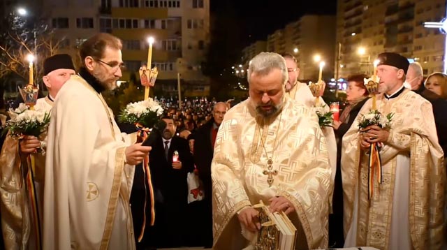 galerie foto: mii de sibieni au celebrat învierea la biserica înălțarea domnului de pe bulevardul mihai viteazu din sibiu