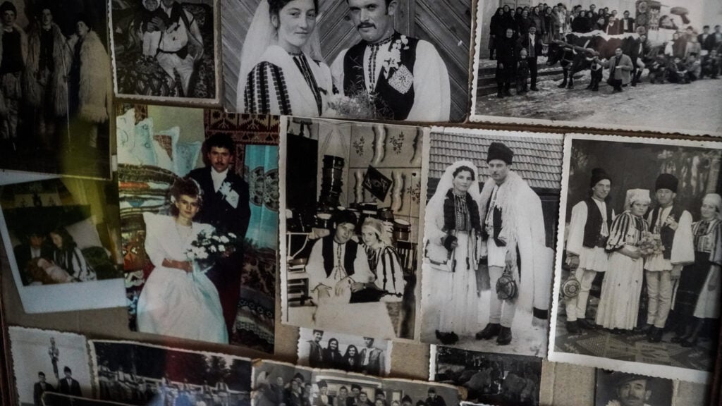 FOTO VIDEO Povestea frapantă a singurului muzeu dedicat Mărginimii Sibiului - Tanti Ileana și-a transformat casa din Jina într-un loc ”plin” de istorie