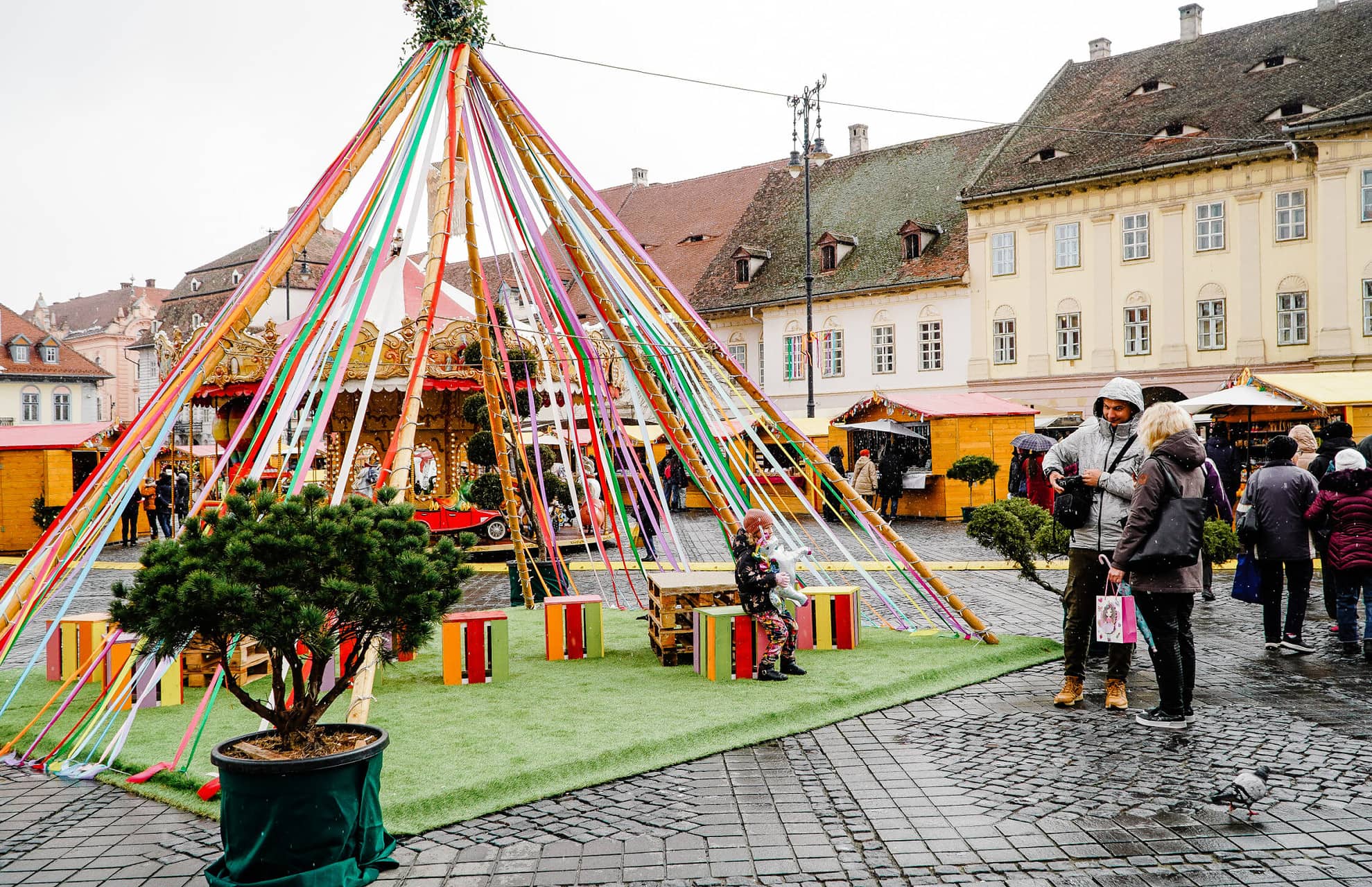 recomandări pentru weekendul paștelui la sibiu - petreceri la liquid și cotton, târg de paști în centru și slujbă de înviere la muzeul astra