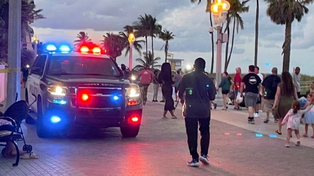 atac armat pe o plajă din florida - nouă persoane rănite, printre care și trei copii