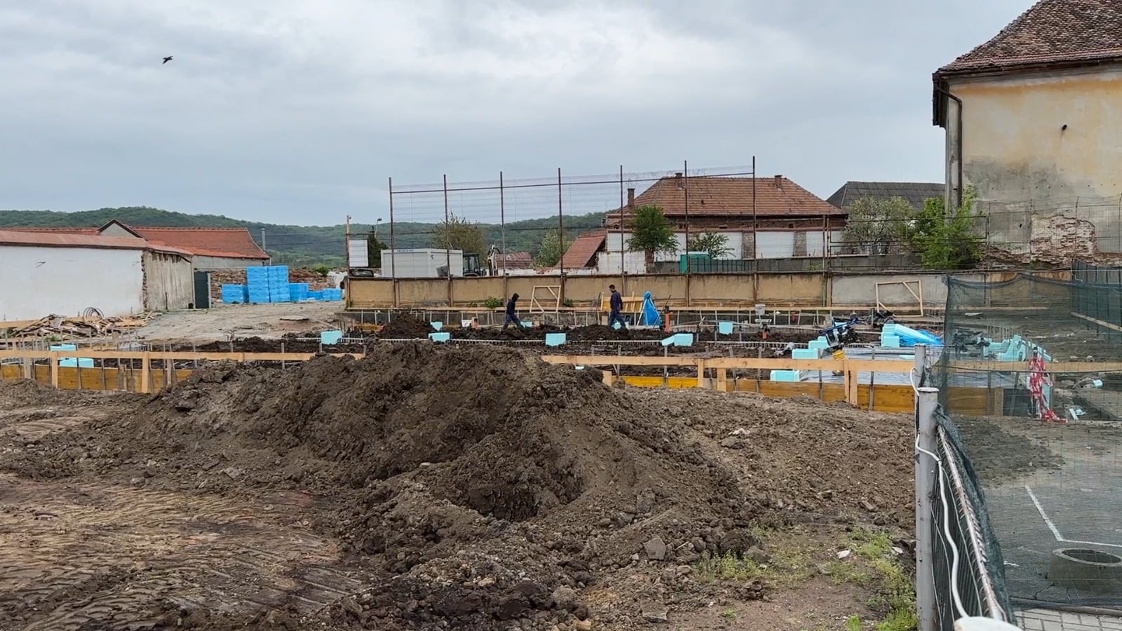 au început lucrările la sala de sport de la școala gimnazială „mihai eminescu" din mediaș