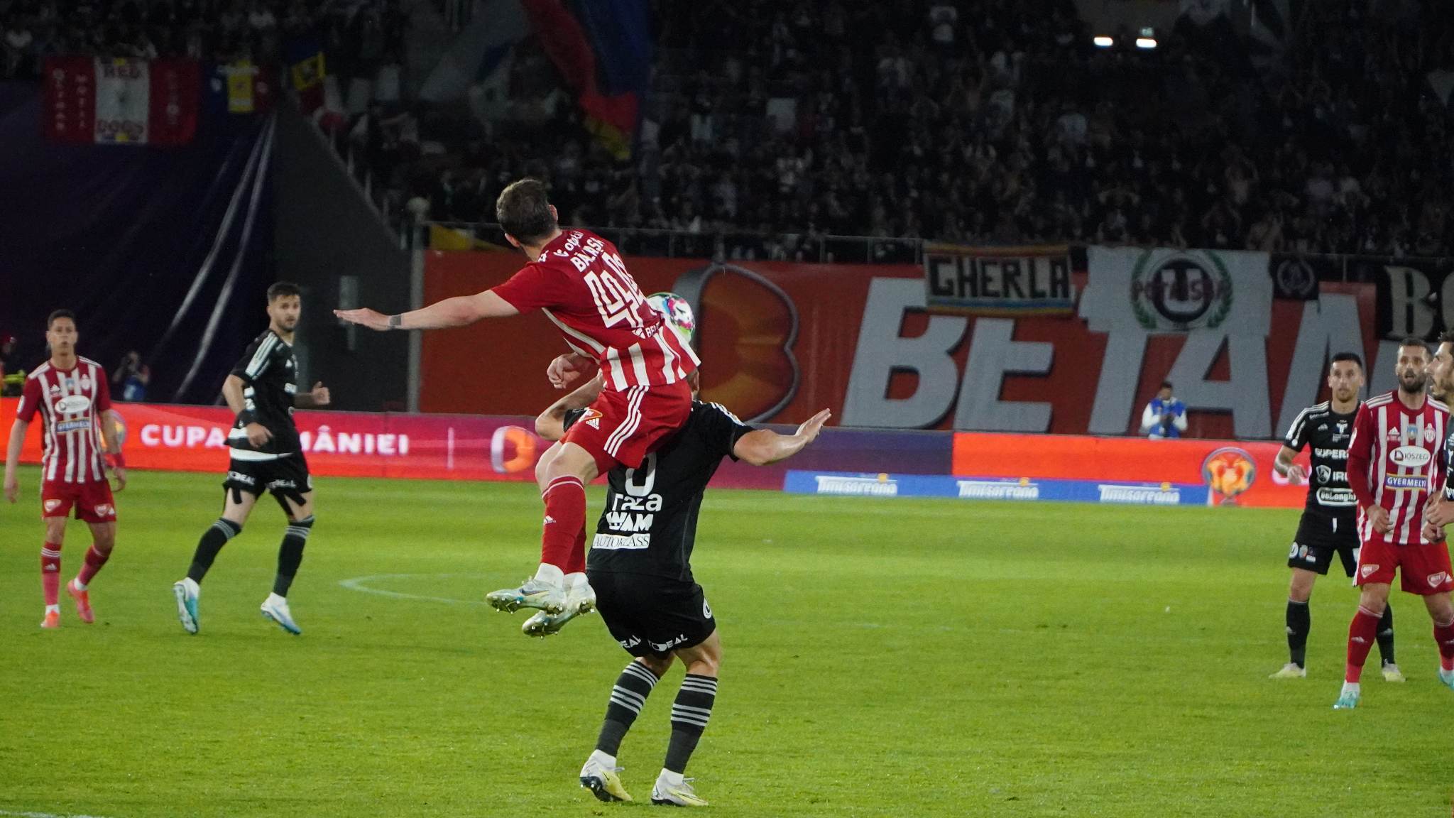 live foto video - finala cupei româniei: atmosferă ca în champions league pe municipalul din sibiu - fanii lui u cluj fac spectacol!