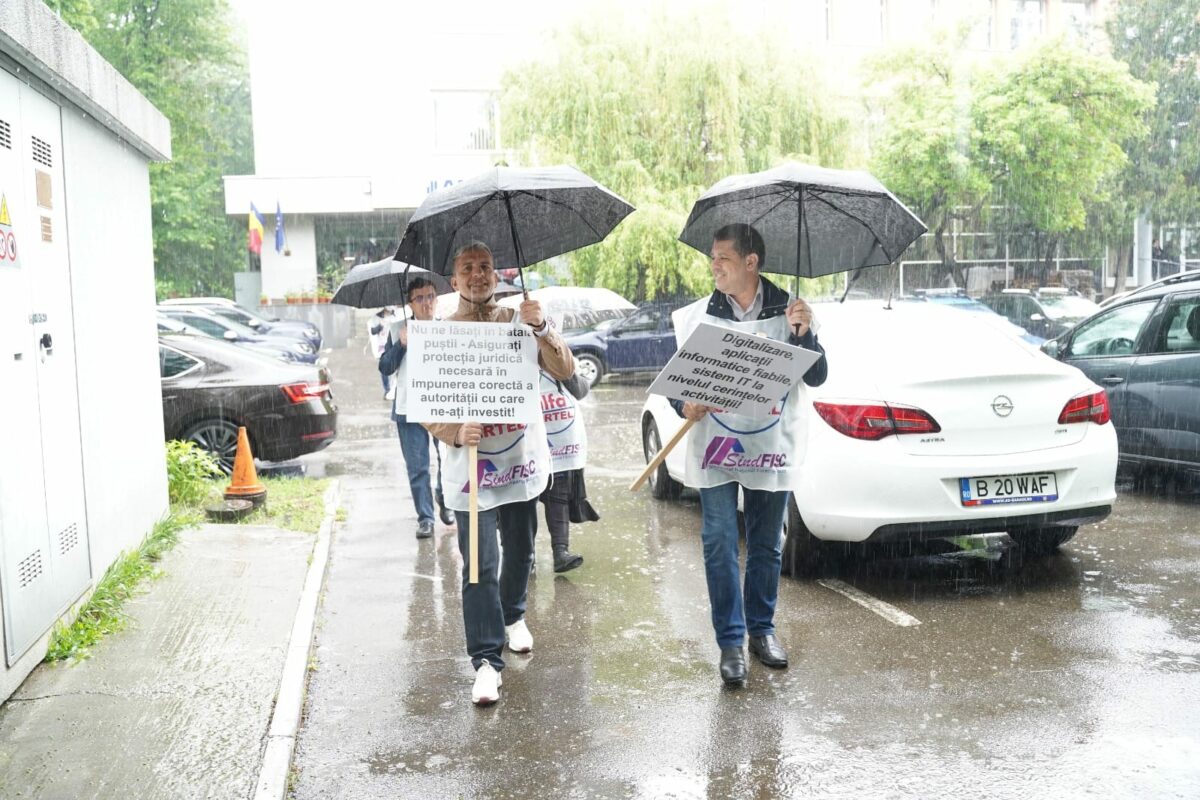 proteste la fisc - angajații nemulțumiți de condițiile de lucru si de salarii