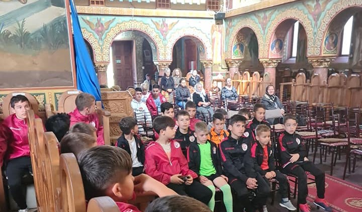 juniorii de la afc tălmaciu fac cadouri de 1 iunie persoanelor cu dizabilități - merg și la liturghia de la biserica sf. nicolae