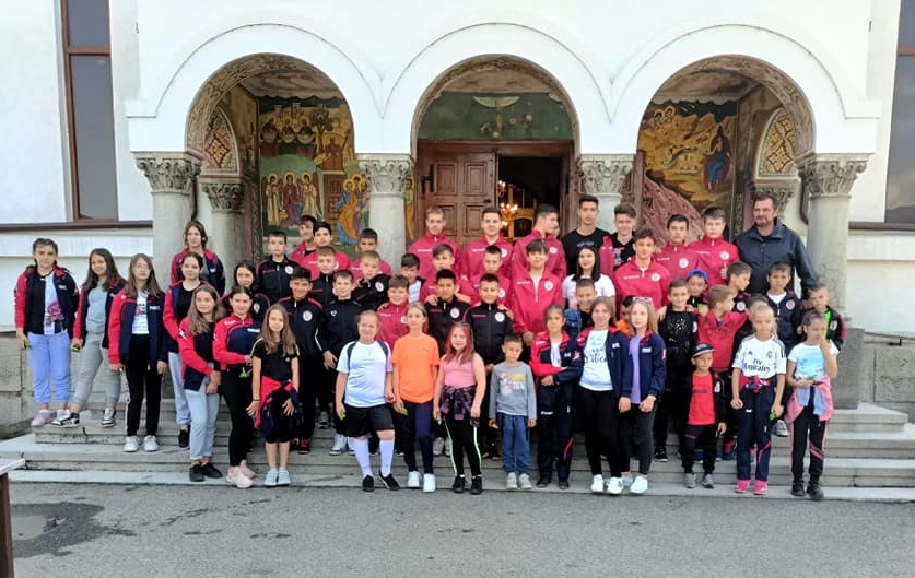 juniorii de la afc tălmaciu fac cadouri de 1 iunie persoanelor cu dizabilități - merg și la liturghia de la biserica sf. nicolae