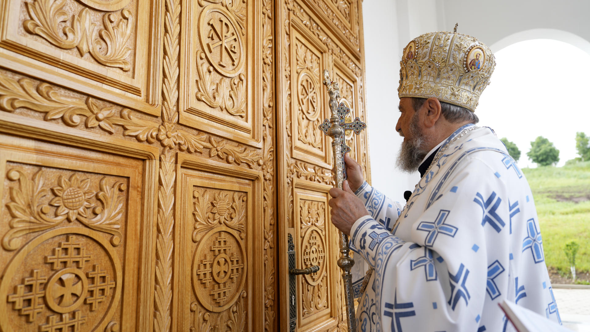 foto slujbă de sfințire la biserica daia în a șaptea duminică după paști binecuvântată de înaltpreasfinţitul laurenţiu