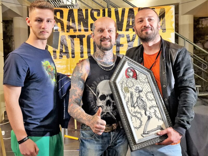 foto - un artist român a câștigat marele premiu la transilvania tattoo expo