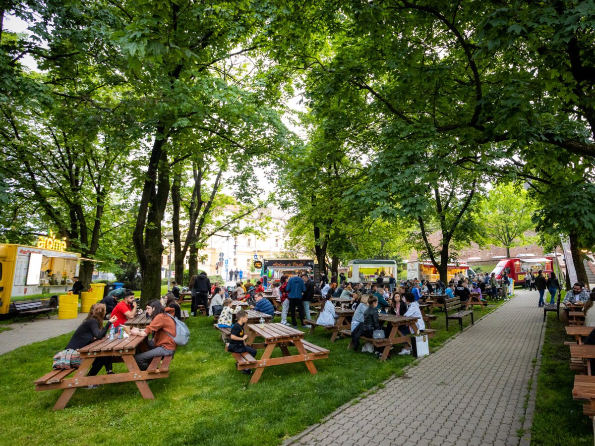 încă două zile de distracție la cel mai îndrăgit street food festival din sibiu - vino îi așteaptă pe sibieni în parcul tineretului