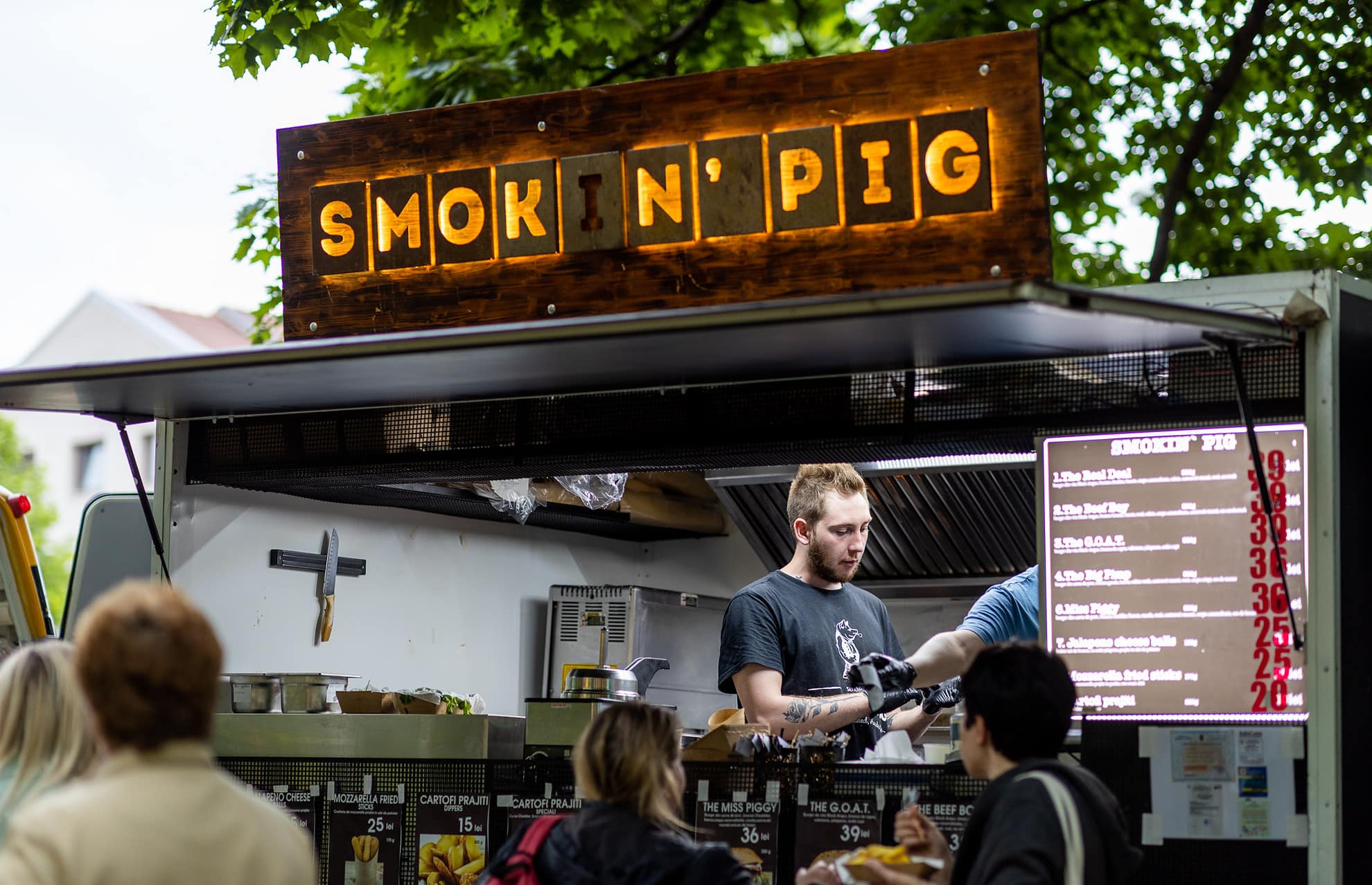 Încă două zile de distracție la cel mai îndrăgit street food festival din Sibiu - VINO îi așteaptă pe sibieni în Parcul Tineretului