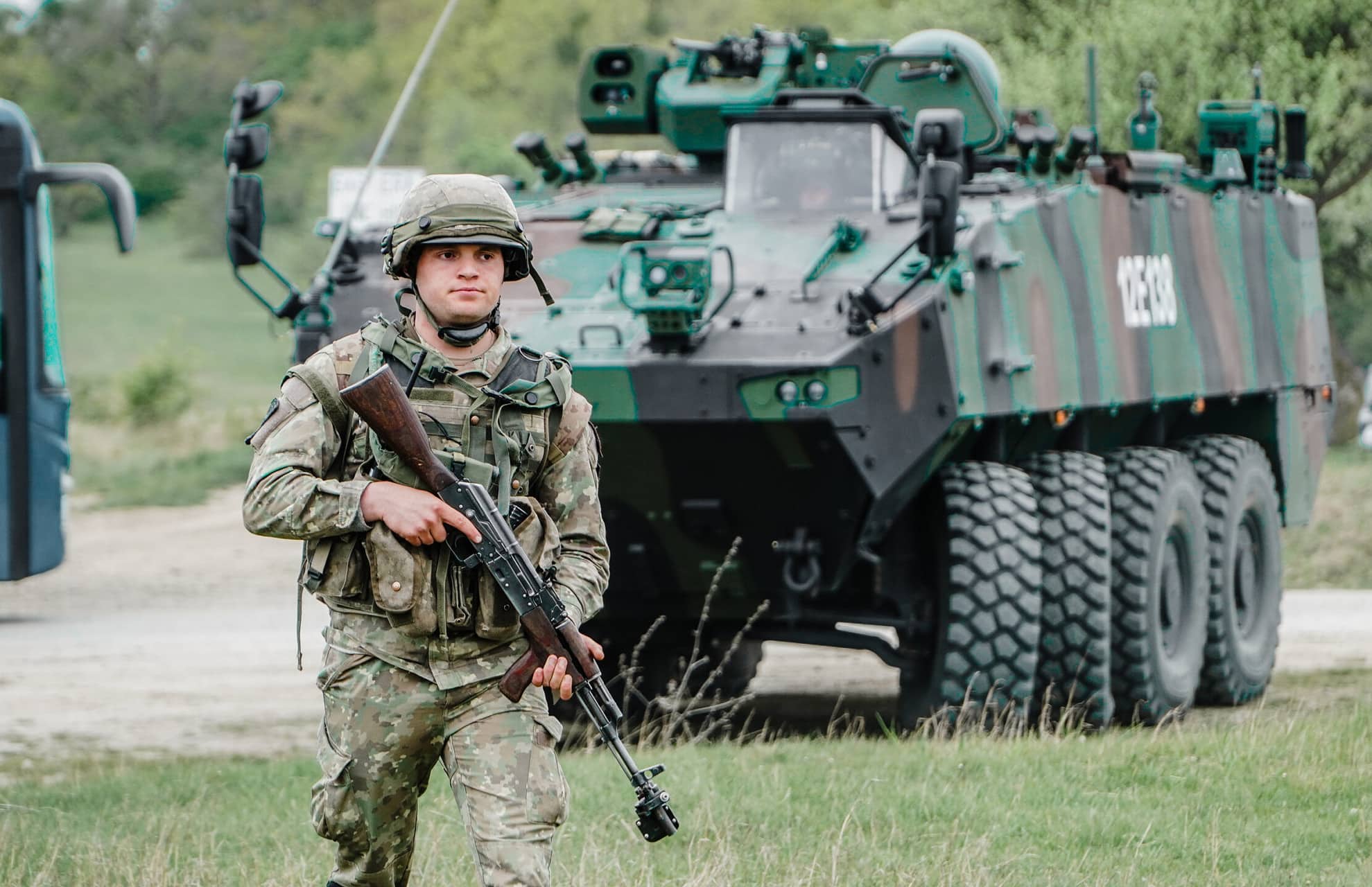 Reportaj - O zi de antrenamente alături de studenții de la AFT - Elicoptere militare în acțiune la poligonul din Daia (VIDEO FOTO)