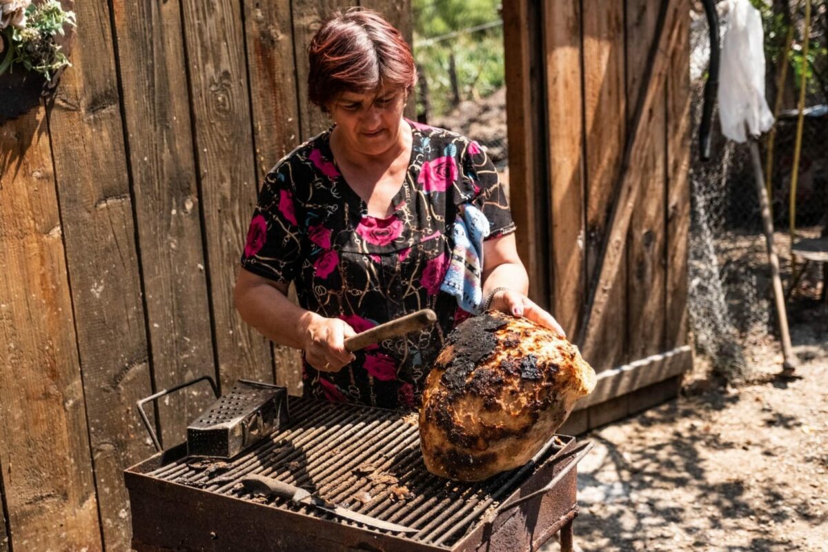 Aplicația care ajută localnicii din satele Sibiului să atragă turiști ”însetați” de viața la țară - ”Agramonia” s-a născut la Stejărișu