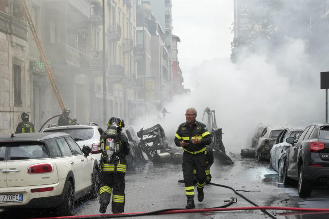 foto video panică în centrul orașului milano - explozii la multe mașini care au luat foc