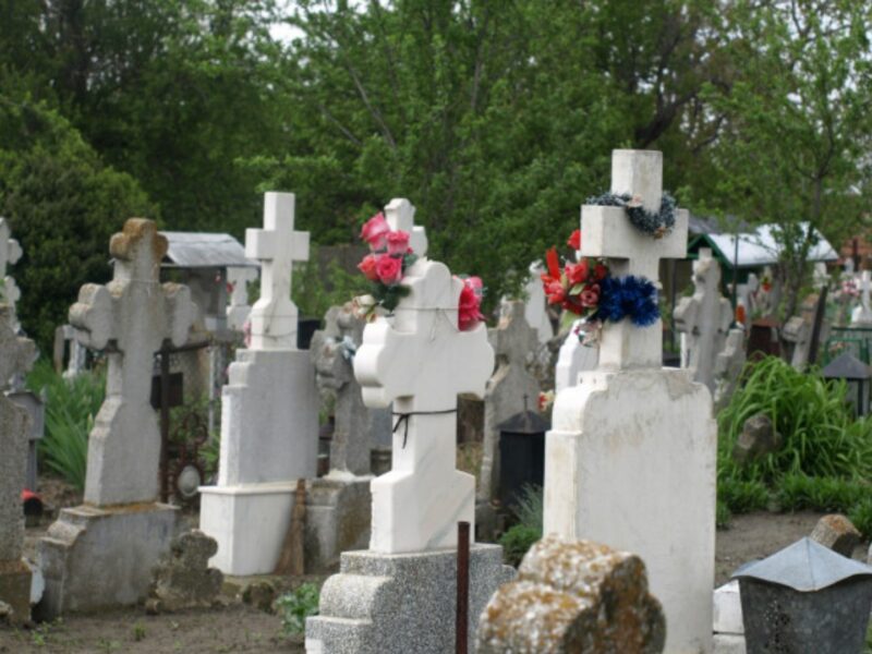 va fi deschis primul cimitir digitalizat din românia - turiștii pot afla informații prin scanarea unui cod qr