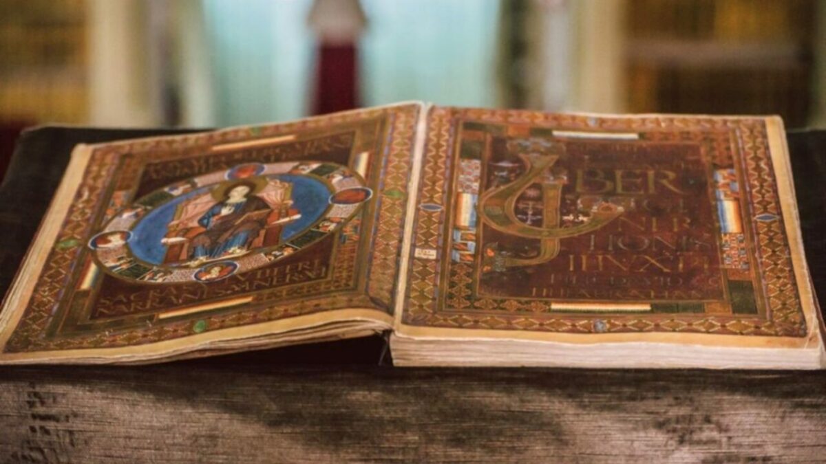 Codex Aureus, manuscrisul românesc cu cerneală de aur, inclus în patrimoniul UNESCO