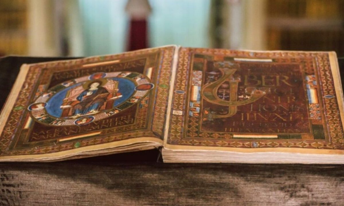 Codex Aureus, manuscrisul românesc cu cerneală de aur, inclus în patrimoniul UNESCO