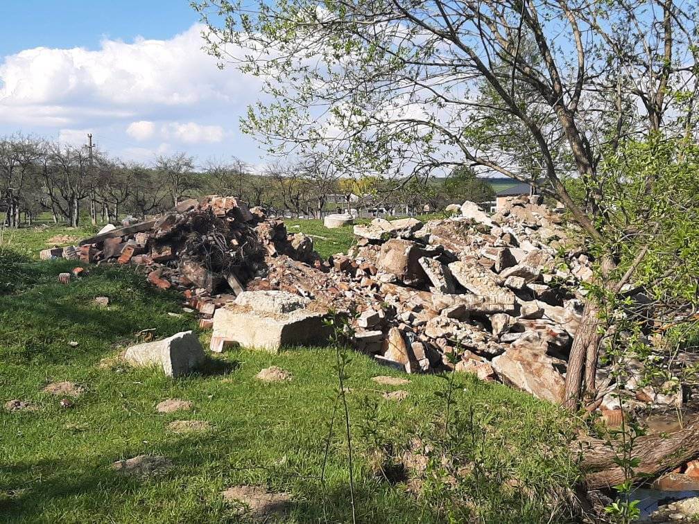 primăria cisnădie amendată de garda de mediu cu 40.000 de lei - deșeuri aruncate lângă lacul măgura