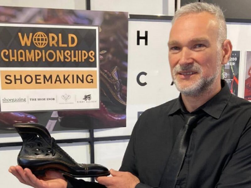 argint, la campionatul mondial al pantofarilor pentru un designer român - a impresionat juriul de la londra