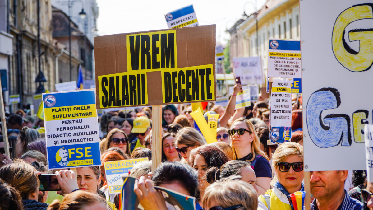 protest masiv marți la bucurești - mii de profesori din românia cer salarii decente