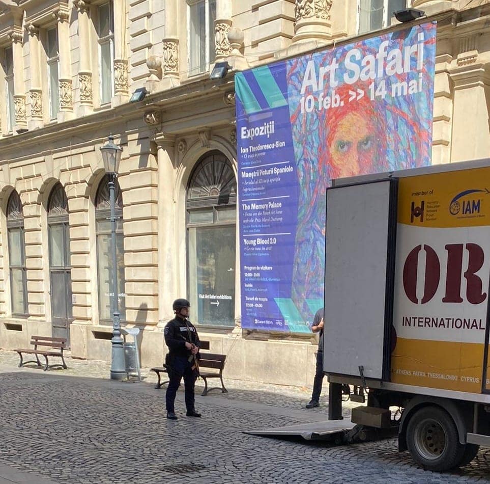 FOTO: Tablourile de la Muzeul Brukenthal, transportate sub paza Jandarmeriei din București la Sibiu