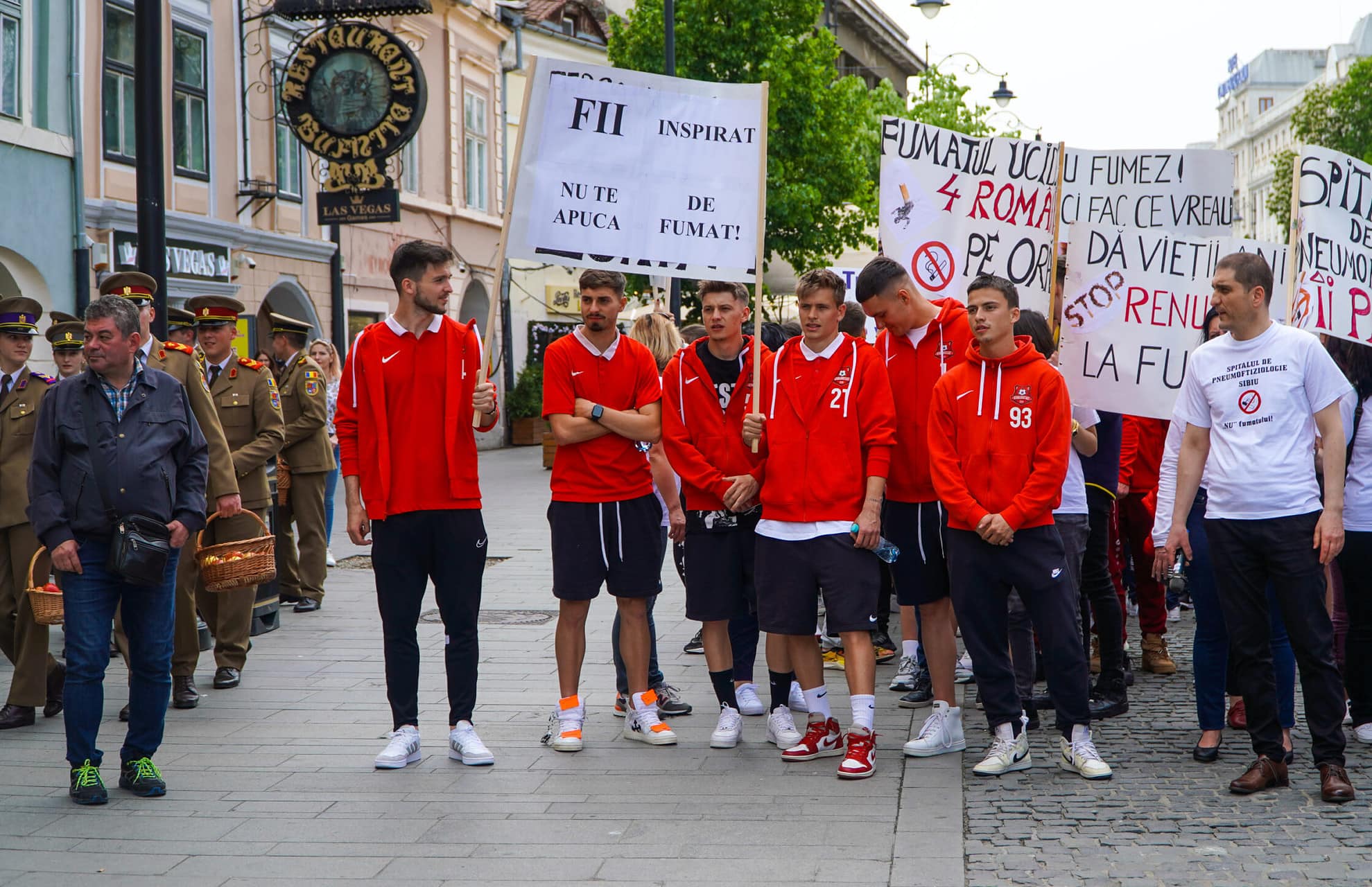 FOTO Sportivii de la cluburile reprezentative au participat la marșul anti-fumat - Horațiu Floca: ”„Suma obiceiurilor se reflectă în starea sănătății”