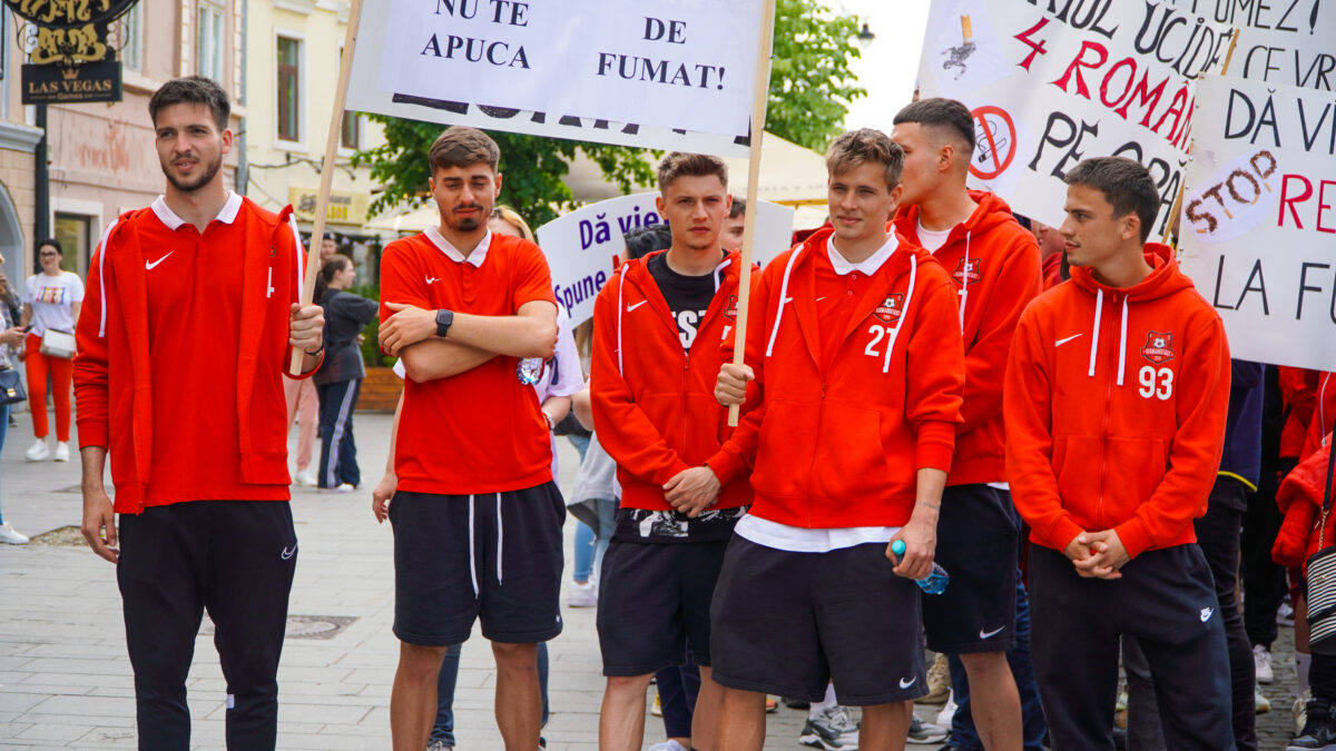 FOTO Sportivii de la cluburile reprezentative au participat la marșul anti-fumat - Horațiu Floca: ”„Suma obiceiurilor se reflectă în starea sănătății”