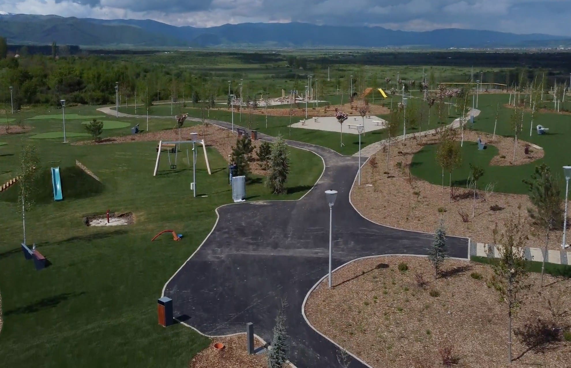 video: imagini spectaculoase din cel mai nou parc al sibiului - belvedere, o oază verde de relaxare