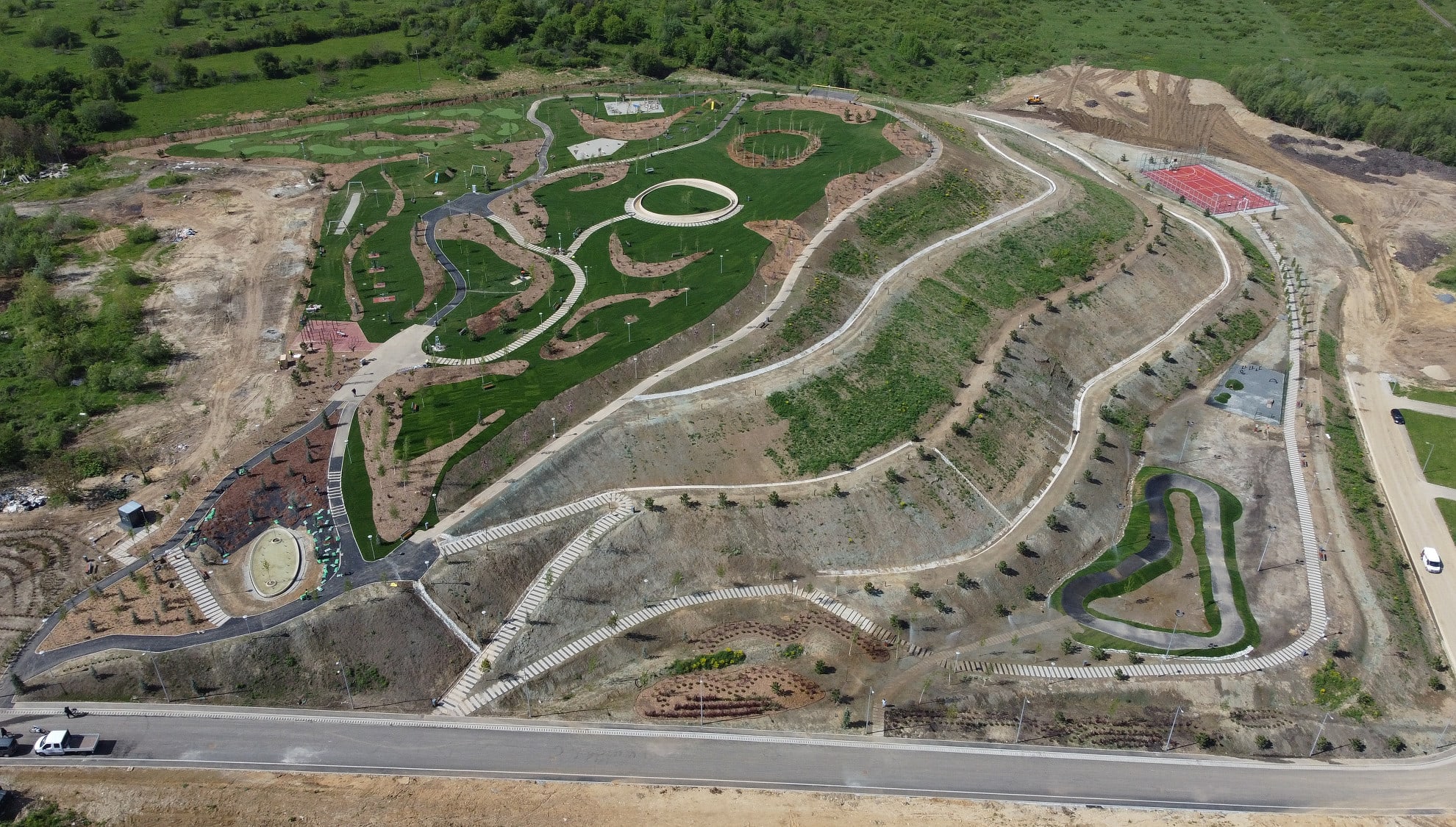 video: imagini spectaculoase din cel mai nou parc al sibiului - belvedere, o oază verde de relaxare