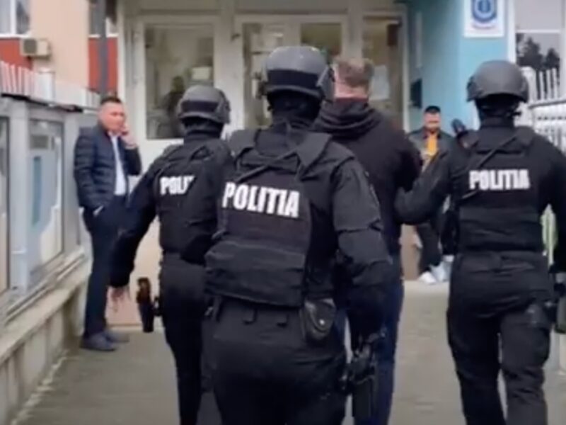 video: percheziții la sibiu într-un dosar de furt calificat cu prejudiciu de 800.000 euro - șaisprezece persoane duse la audieri