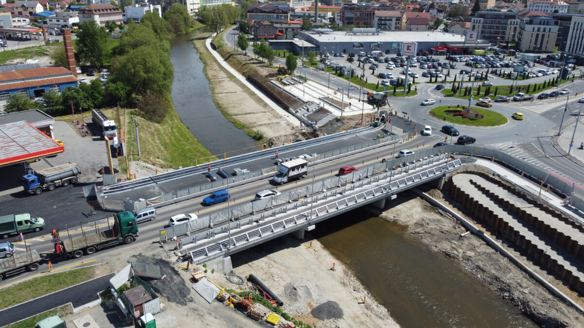 foto video s-a modificat circulația pe podul de pe șoseaua alba iulia - traficul auto s-a mutat pe celelalte două benzi