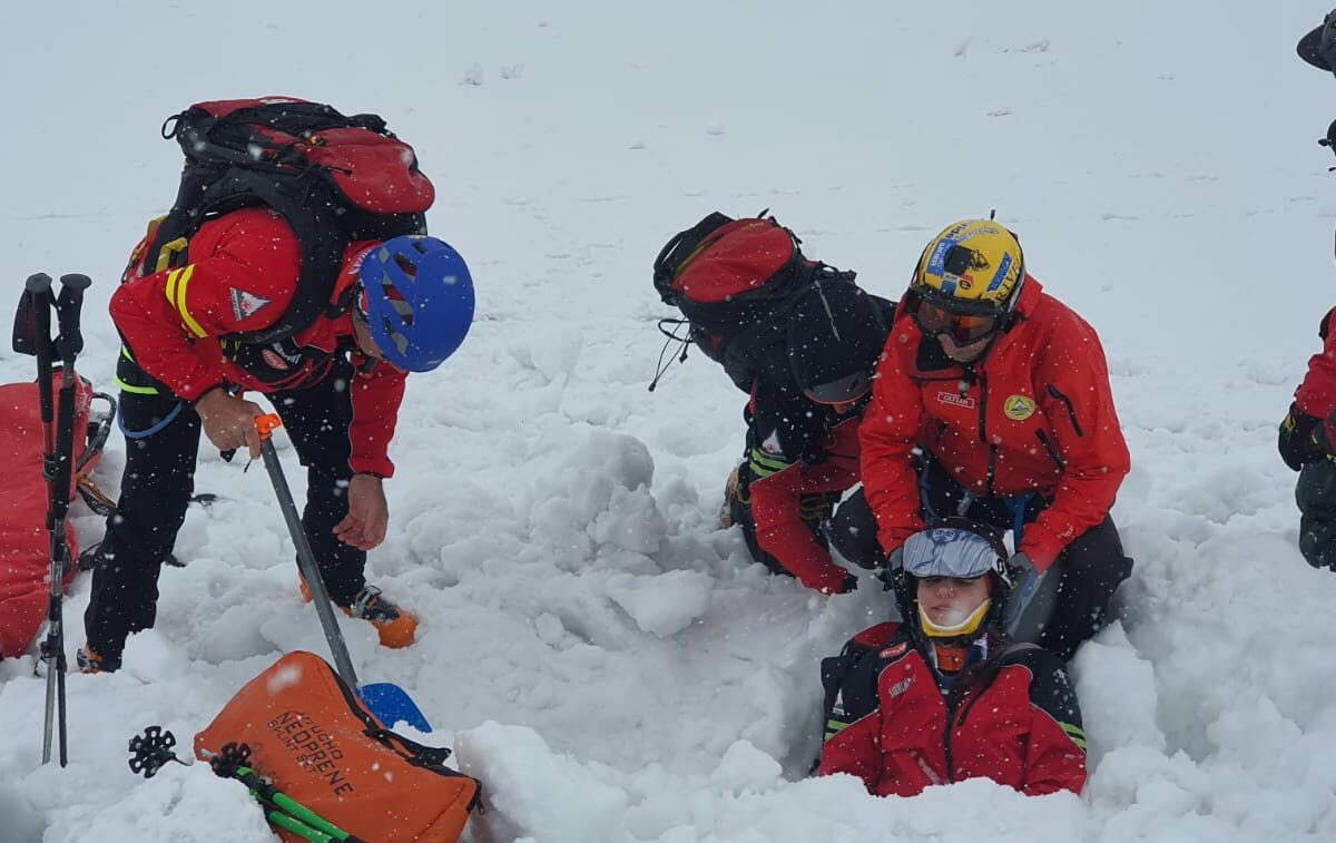 FOTO: Exerciții de pregătire la Bâlea Lac - Salvamontiștii sibieni și-au îmbunătățit tehnicile de salvare din avalanșă