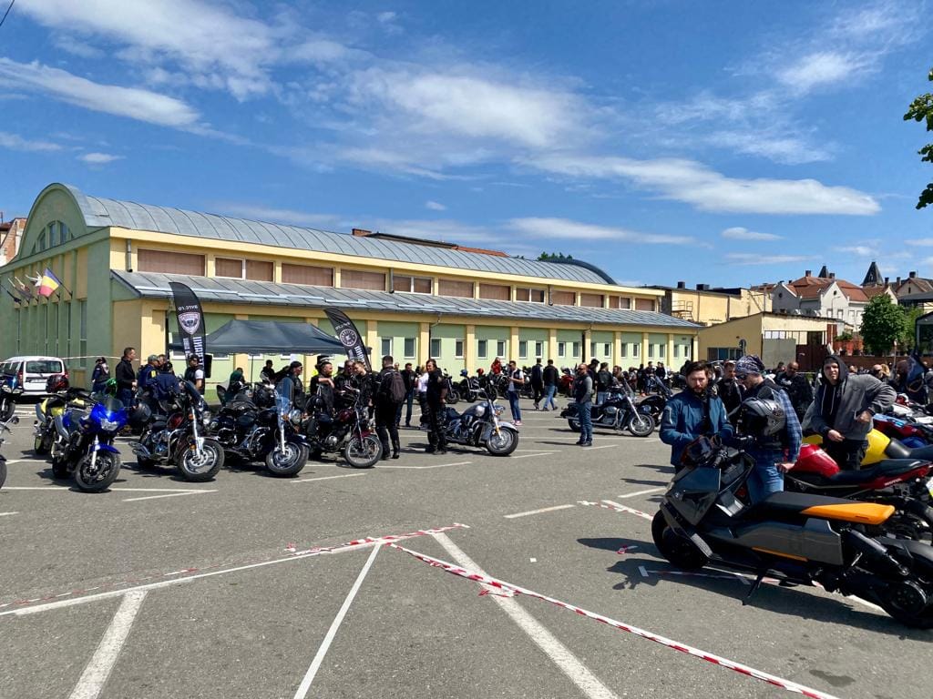 video: sute de motocicliști au dat start sezonului moto la sibiu - campanie de conștientizare pentru prevenirea accidentelor