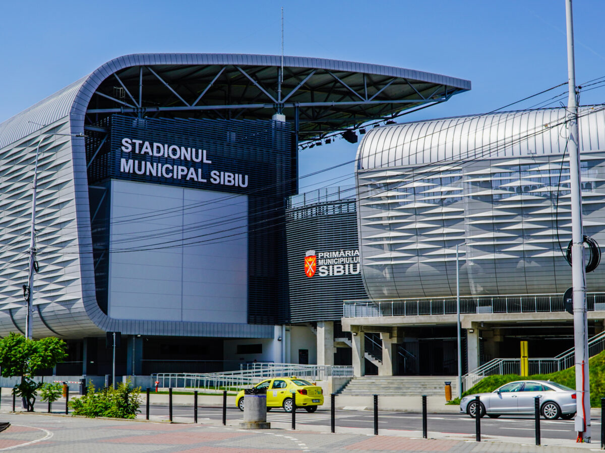 neguț și oroian vând bilete la stadion pentru meciul cu rapid