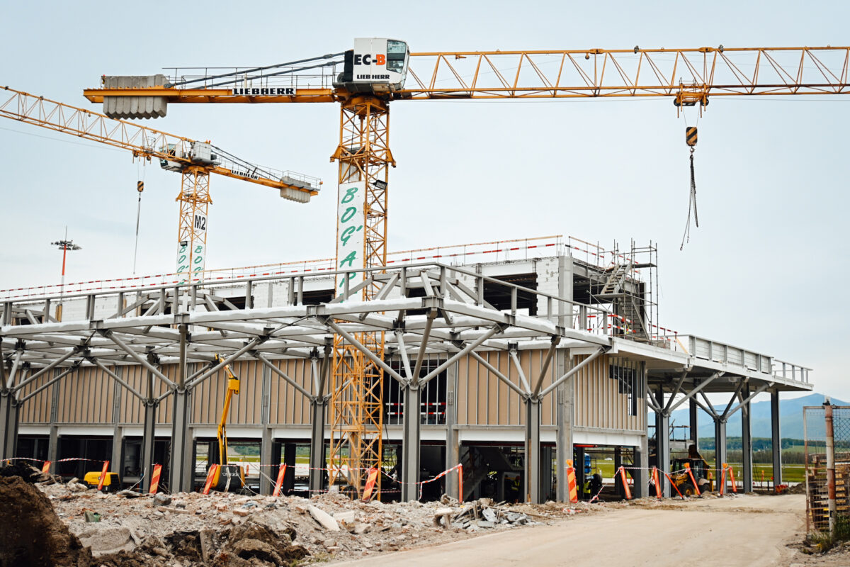 FOTO: Stadiul lucrărilor de la Aeroportul Internațional Sibiu - Noul terminal prinde contur