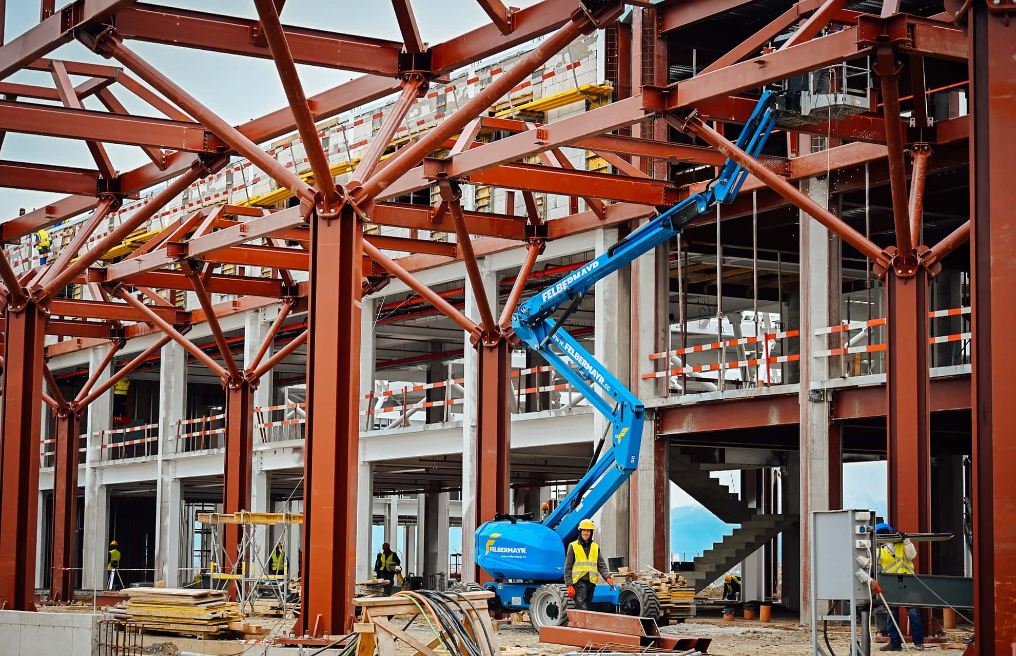 FOTO: Stadiul lucrărilor de la Aeroportul Internațional Sibiu - Noul terminal prinde contur