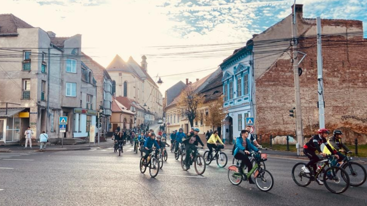 tur cu bicicletele prin sibiu - urban bike revolution dă startul sezonului velo
