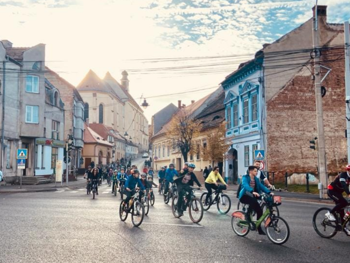 tur cu bicicletele prin sibiu - urban bike revolution dă startul sezonului velo