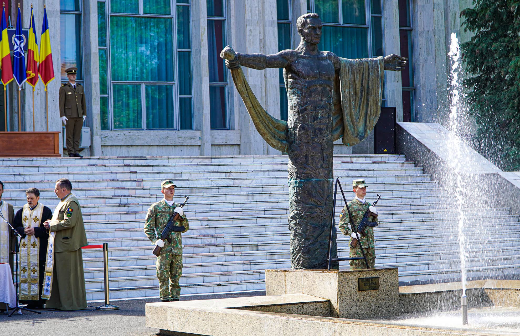 FOTO VIDEO Ziua Independenței de stat, comemorată la Sibiu - Au fost depuse jerbe și coroane de flori