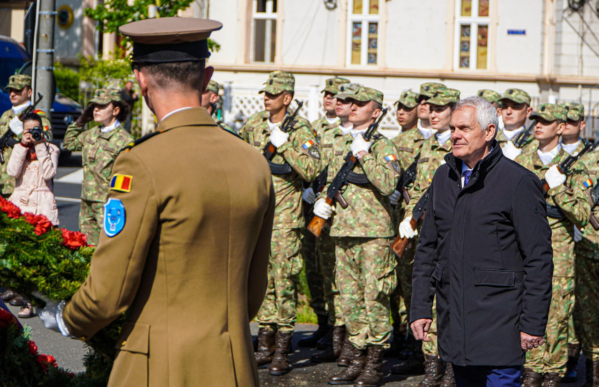 FOTO VIDEO Ziua Independenței de stat, comemorată la Sibiu - Au fost depuse jerbe și coroane de flori