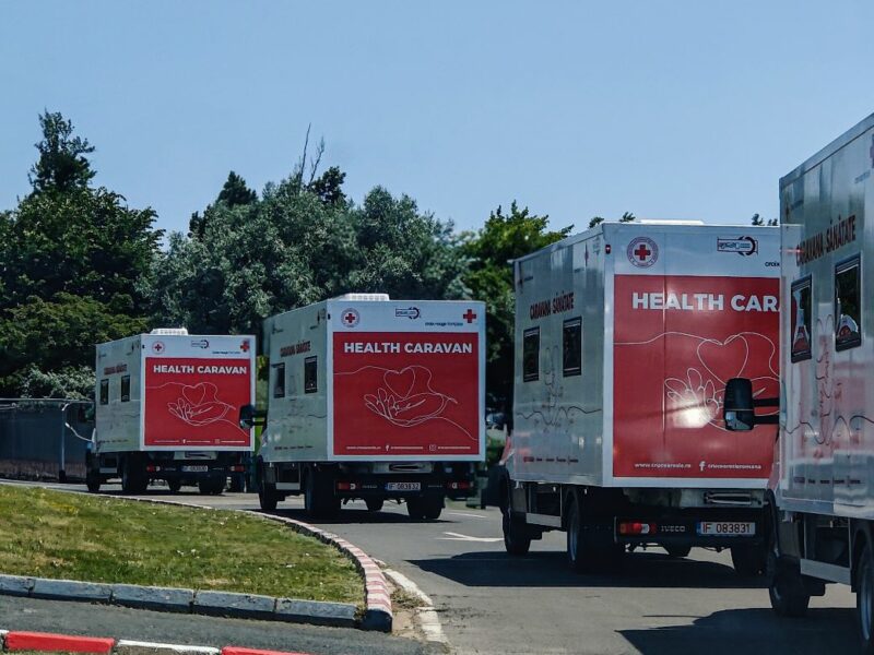 consultații gratuite - caravana de sănătate a crucii roșii ajunge la sibiu în luna august