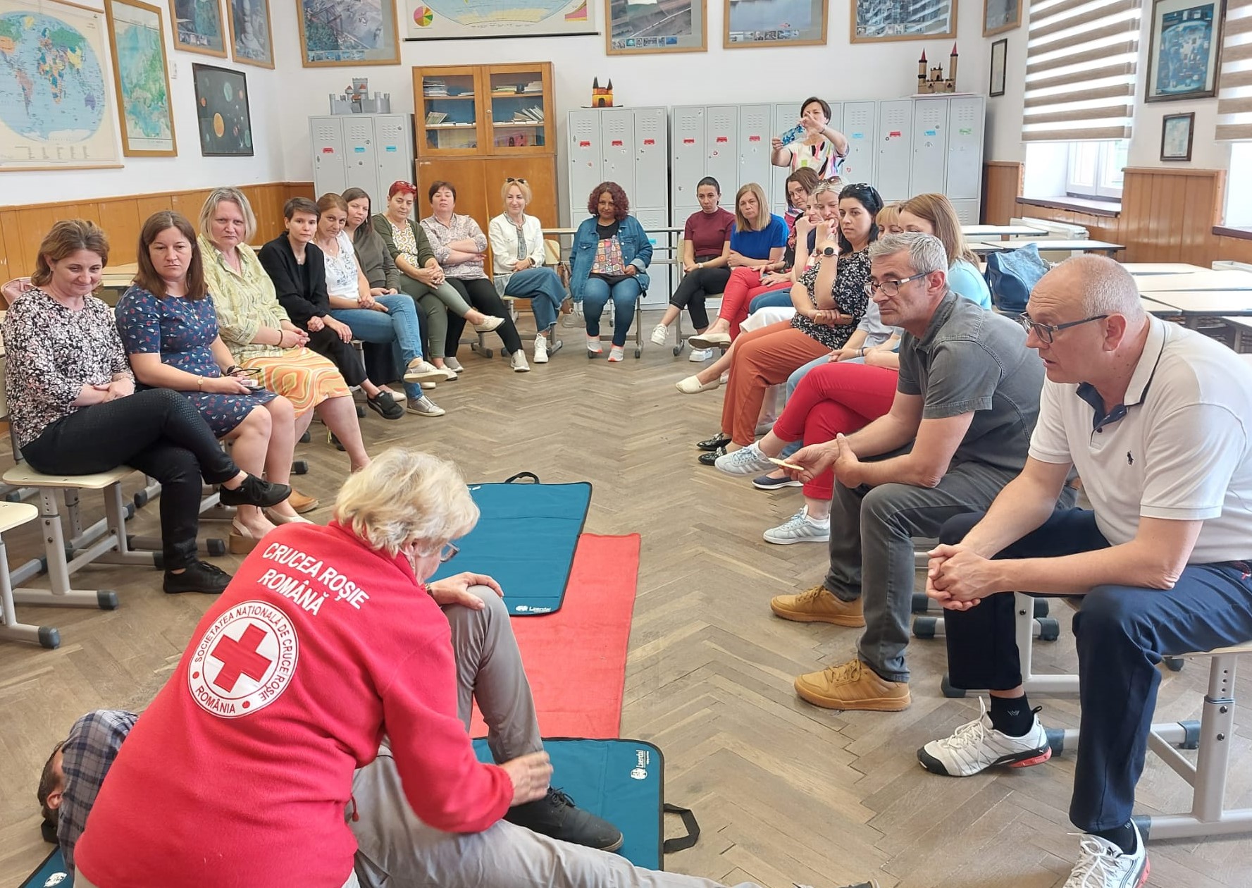 foto curs de prim ajutor pentru douăzeci de profesori de la colegiul ”august treboniu laurian” din agnita