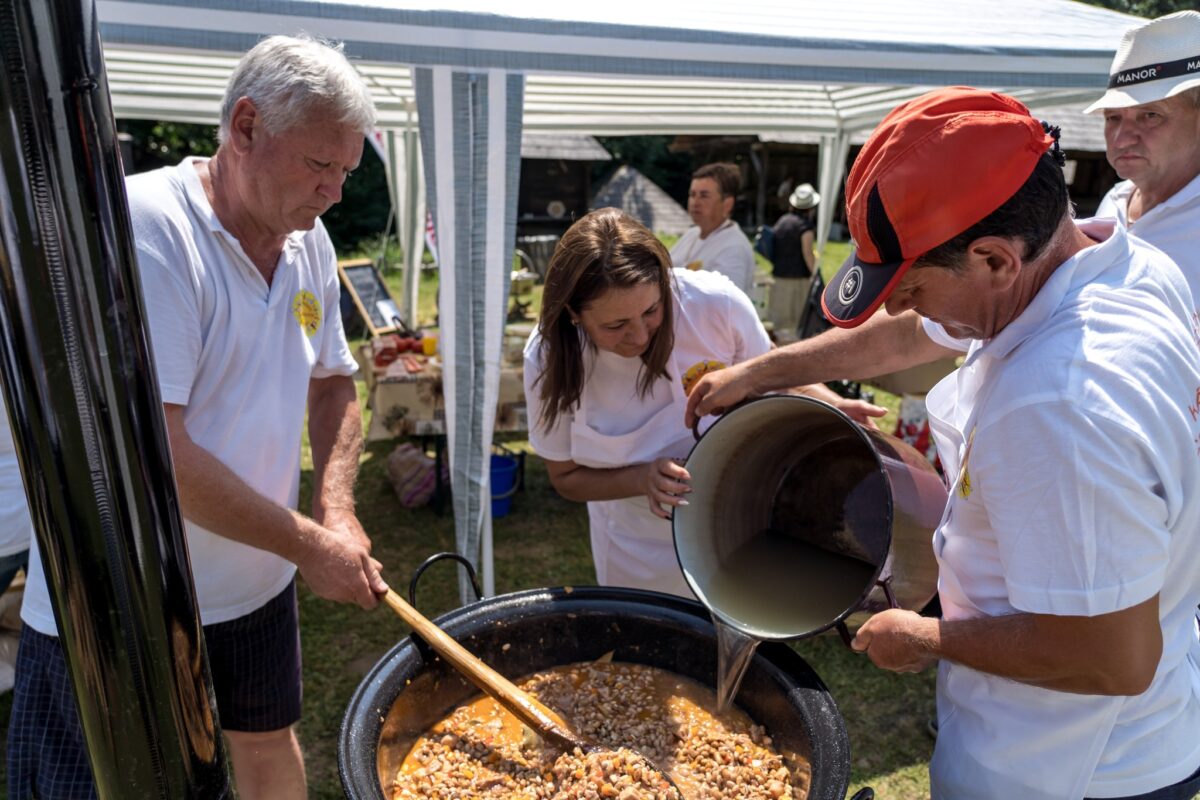 invitație la zilele hungarikum în muzeul astra - cap de afiș, concursul de gătit gulaș