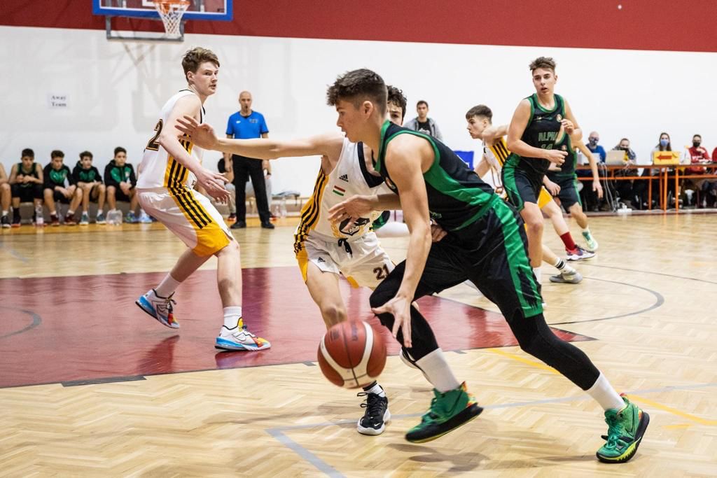 alpha basketball scoate talente pe bandă rulantă - trei juniori, convocați la naționala u 16