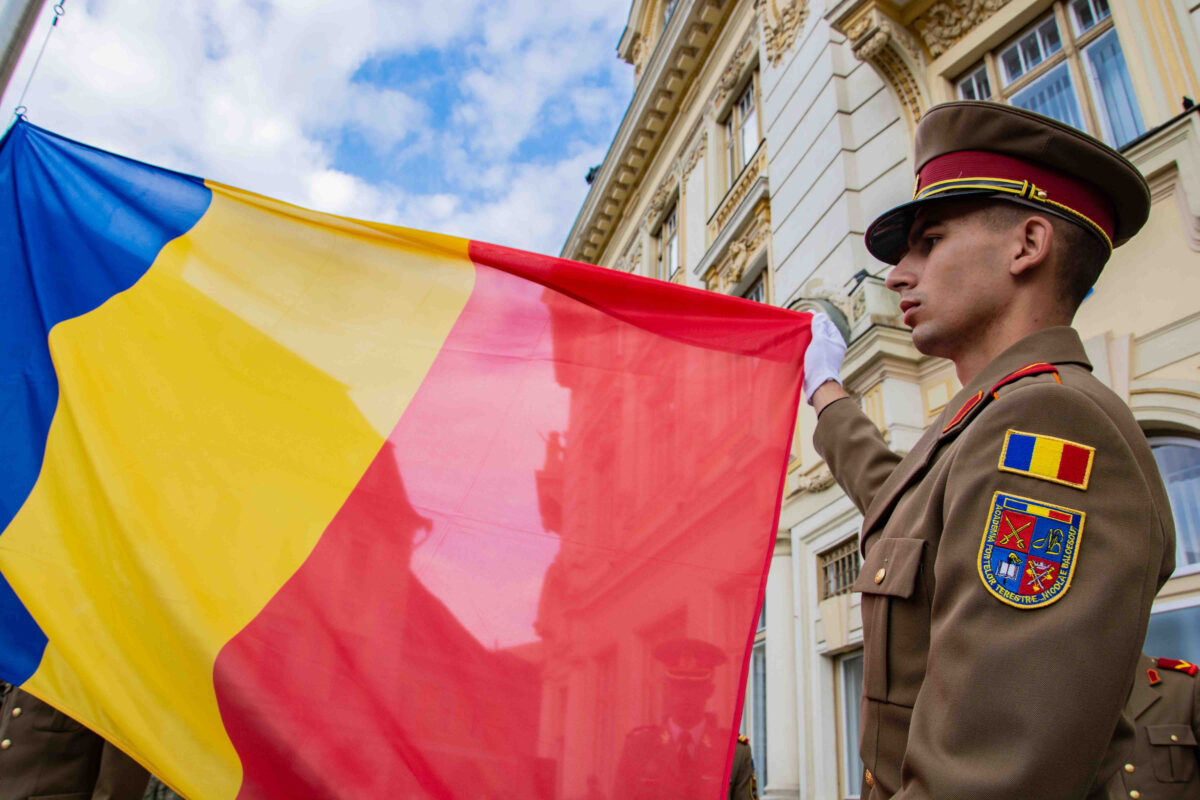 amenzi usturătoare pentru cei care pângăresc drapelul româniei