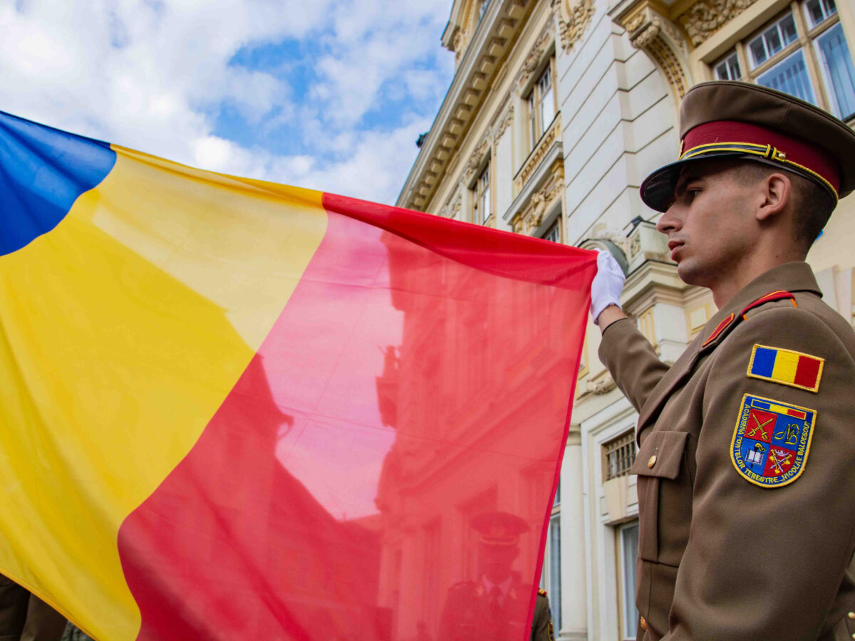 amenzi usturătoare pentru cei care pângăresc drapelul româniei