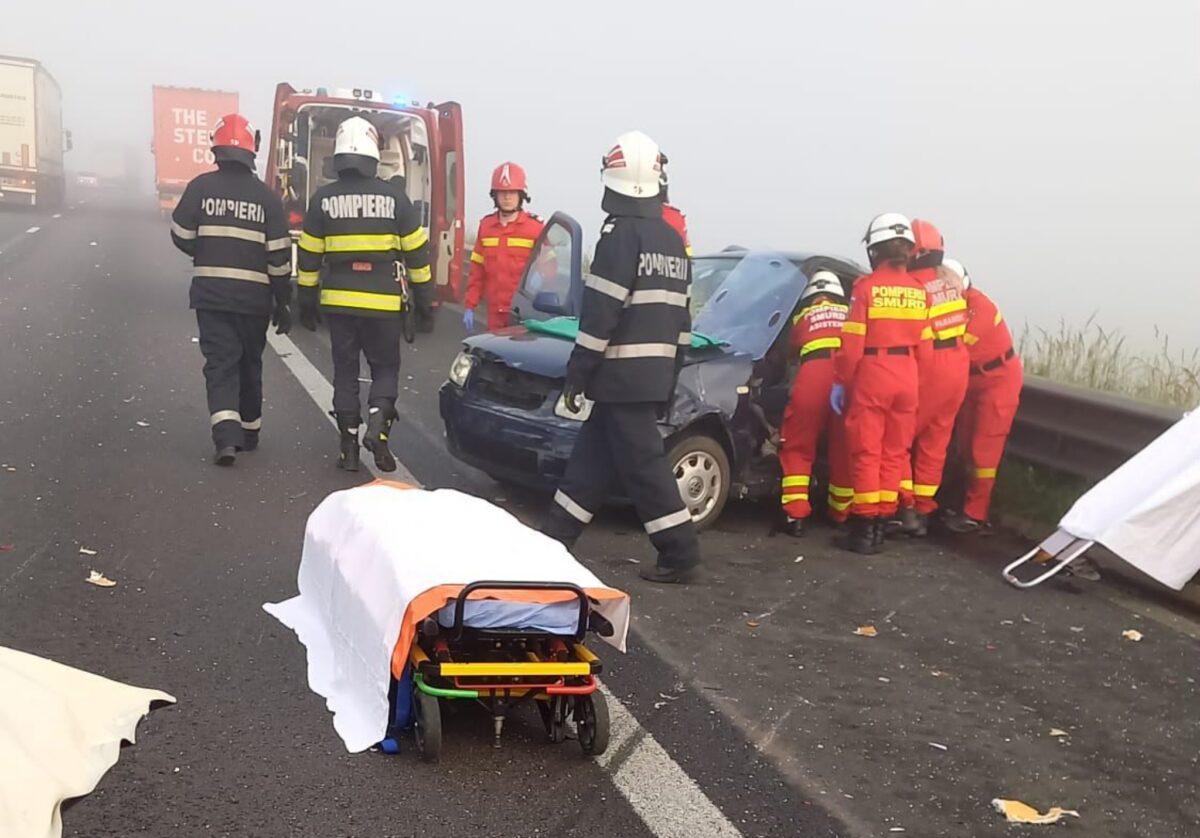 FOTO: Accident pe autostradă la Sibiu - Șoferiță rănită, transportată la spital